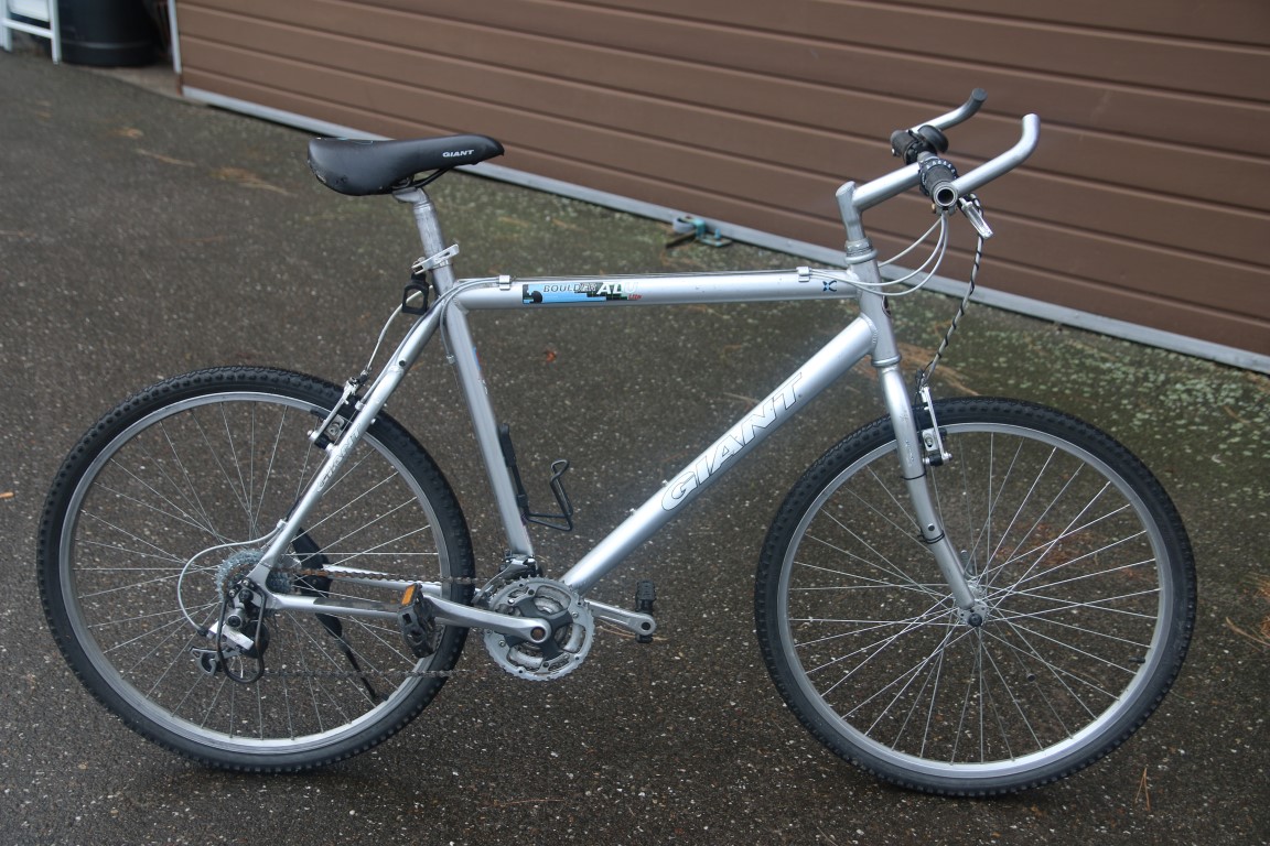 giant boulder 520 mountain bike