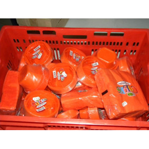 Oranje kommetjes plastic en servetjes, 18 verpakkingen a 30 kommetjes, 4 verpakkingen servetjes a 50 stuks