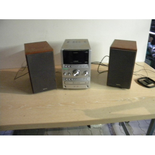 SONY stereotoren, met 3-disc changer en 2 x geluidsboxen