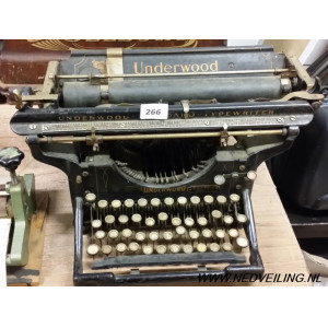 Underwood antiek typmachine   1 stuks