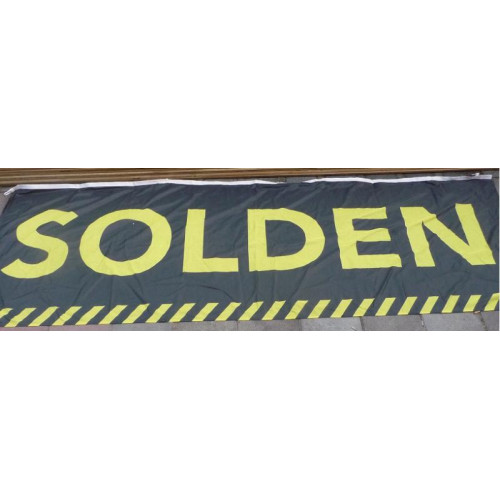 7x nylon spandoek met opschrift Solden, zwart met gele letters, afm. ca. 200x95 cm