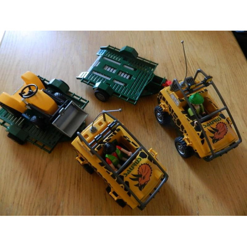 2 X Playmobil Jeep Met Aanhanger. ( 1x met shovel ) wvp 39.95 + 49.95