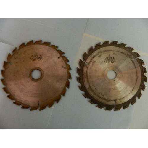 2 X eb  Zaagblad diameter 220 mm Asgat 300 mm (gebruikt)