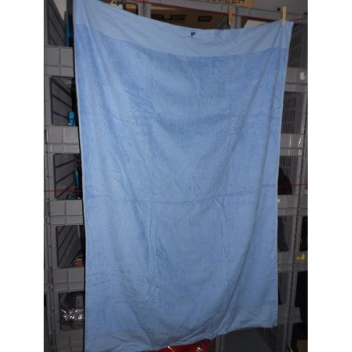 grote blauwe badhanddoek