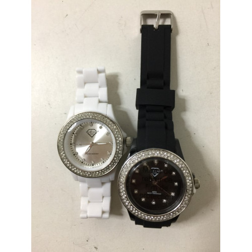 2x horloges, merk Luxury Crystal,kleur zwart wit, met diamantjes.