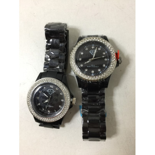 2x horloges, merk Luxury Crystal,kleur zwart ,met diamantjes.