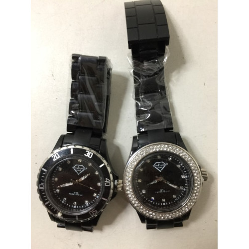 2x horloges, merk Luxury Crystal, kleur zwart, met diamantjes.