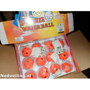 12x Squeeze waterbal in display
