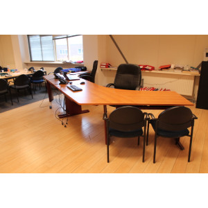Bureau combinatie, inclusief 2 luxe bureaustoelen en 2 stoelen 
