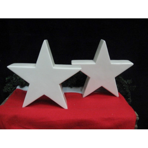 Wit keramieke dikke staande ster. 28 x 28 x 8 cm breed. 2 stuks
