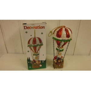 Kerstman in luchtballon  2 stuks