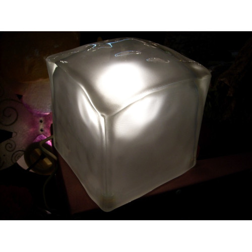 Lamp in ijsblok vorm 230 volt 16 x 16 x 16 cm