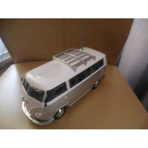 Jumbo VW Bus Speaker voor usb stick,sd kaart,fm radio,accu oplaadbaar 22 x 10 cm. Zilver Metalic.