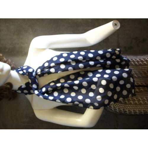 Donker blauwe sjaal met witte bolletjes 10 stuks sjaal is 160x48 cm