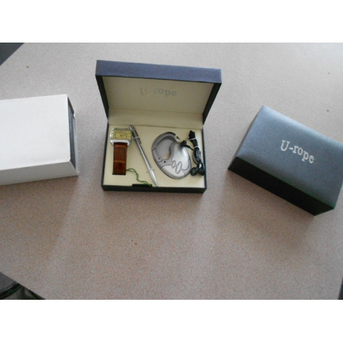 Horlogeset, horloge met pen, radio en oortjes, in geschenkverpakking, nieuwe batterijen geplaatst