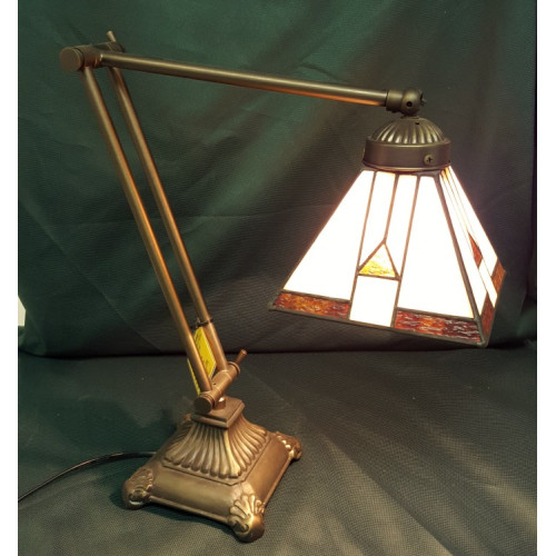 Bureaulamp met Tiffany kap, hoogte max. 70 cm.