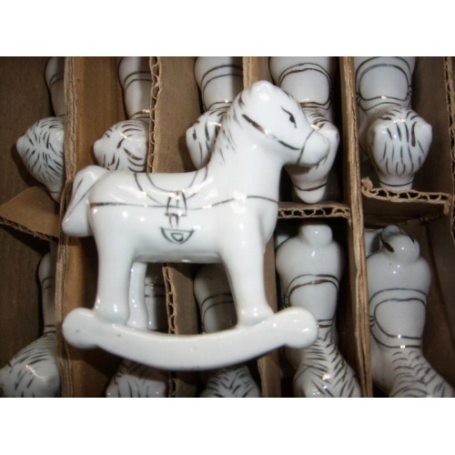 Porceleine paardjes 36 stuks 8 x 8 cm