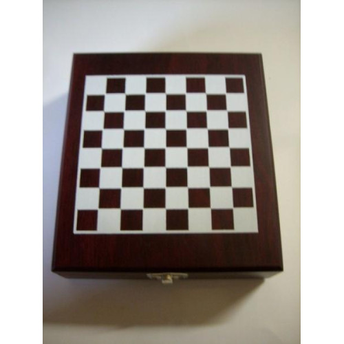 Wijnset met schaakspel in houten kistje