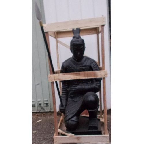 Wachter buddha met speer zwart 100cm nieuw terra cotta
