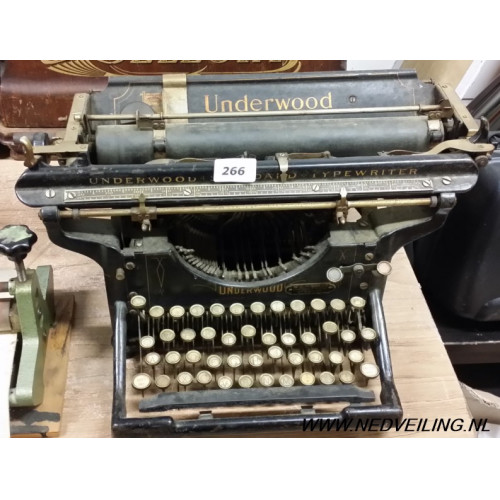 Underwood antiek typmachine   1 stuks