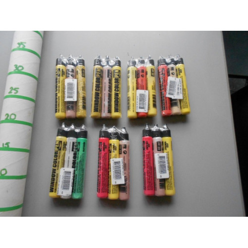 7 pakjes met ieder 3 tubes raamverf (verwijderbaar)