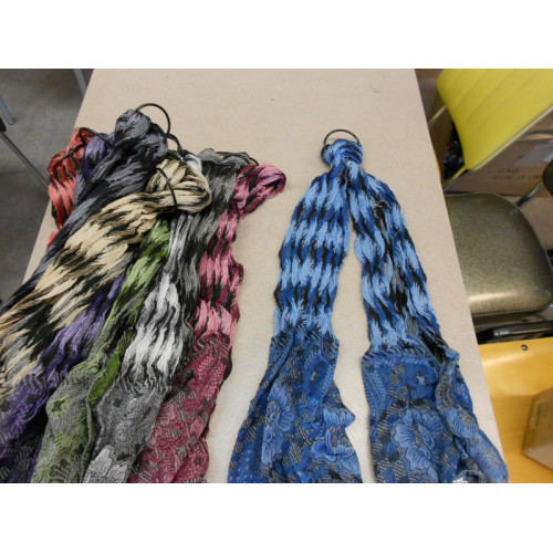 12 mode shawls in div kleuren