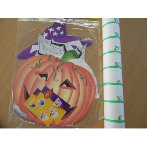 1 verpakking met 4 grote halloween afbeeldingen, spin, heks, skull, pompoen