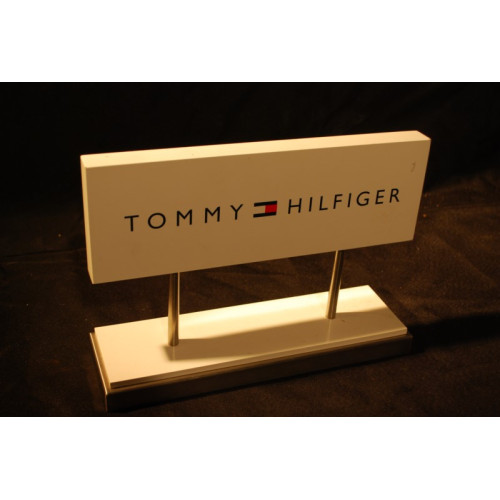 Reclame standaard Tommy Hilfiger ca. 30x20 cm.