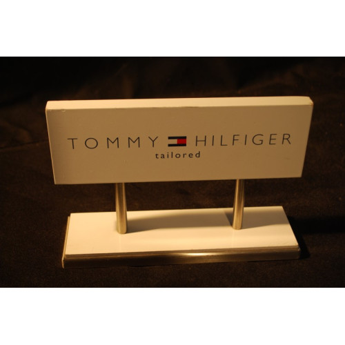 1x Reclame bord Tommy Hilfiger, ca 20x6 cm