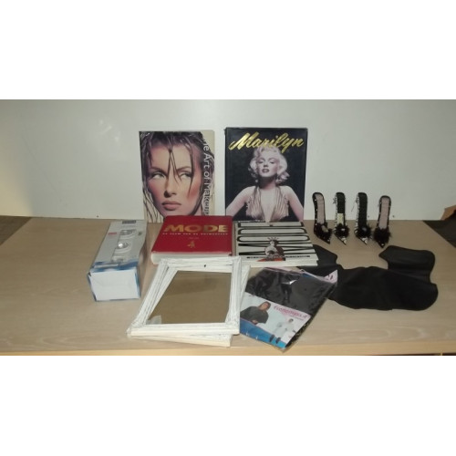 Mixkavel, oa modeboeken en een boek over Marilyn Monroe