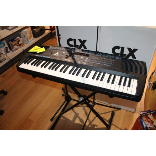 Keyboard ROLAND E-16 incl standaard. pupiter en microfoonstandaard 
