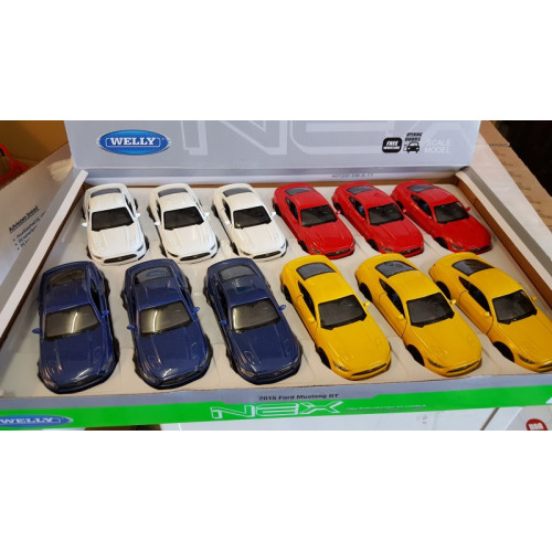 Modelauto 2015 Ford mustang GT 1 display a 12 stuks