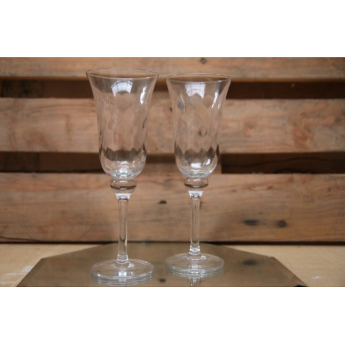 2 Oude glazen / wijnglazen 20,5 cm