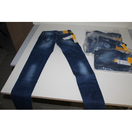 BE A DIVA  jeans  4 stuks 2 x m16 2xm14