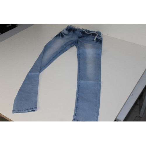 BE A DIVA jeans 18 stuks maat 16 