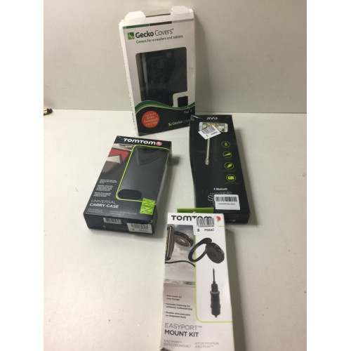 1x Gecko covers. 1x TomTom universal carry case 1x easysport mount kit.