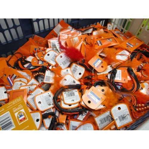 Orange items ca 200 stuks