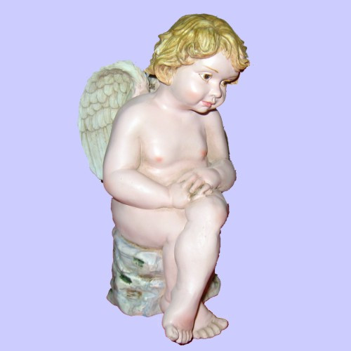 Engel zittend op stam, 25 cm. hoog