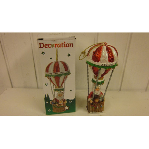 Kerstman in luchtballon  2 stuks