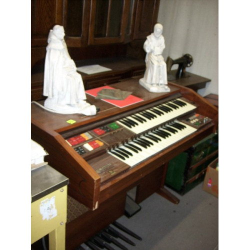 Elektronisch orgel mist enkele knopjes en klinkt niet hard