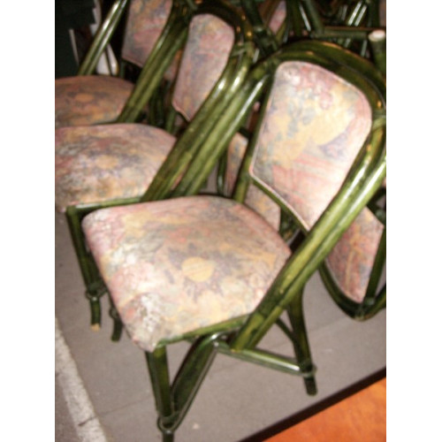 14 rieten met stof beklede stoelen