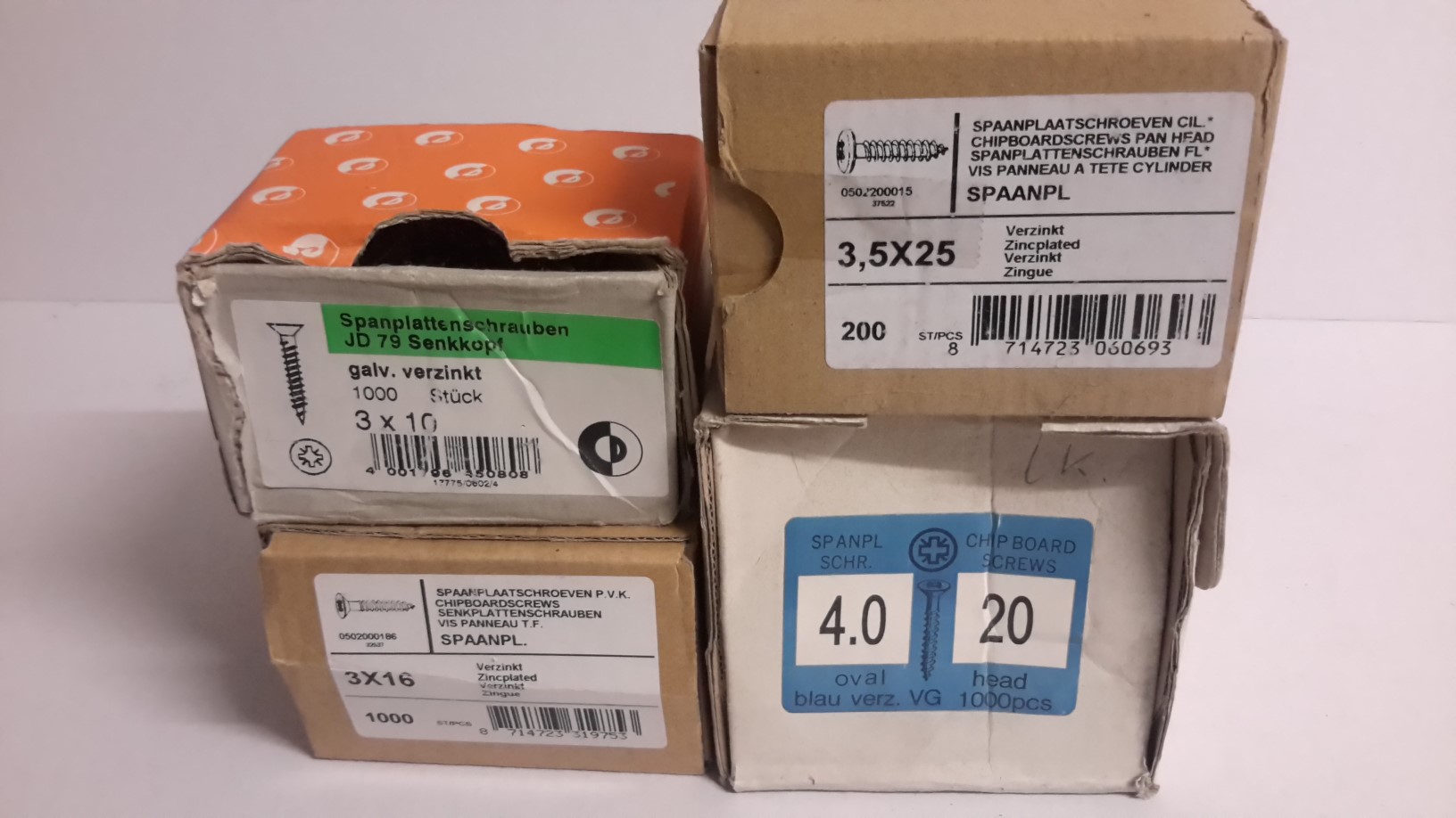 Diverse schroeven, geen volle dozen : 2,7 Kg ! (Kavel nr: 509828, Eindtijd : 09 Nov. 2015 20:00: 