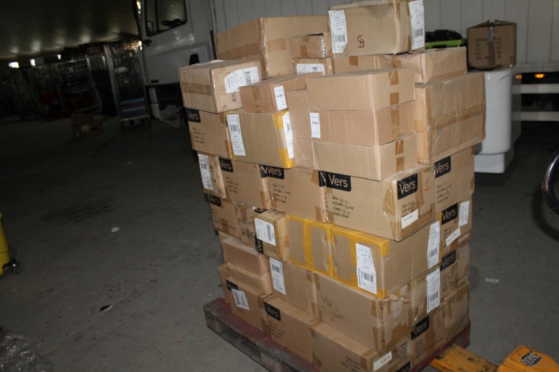 Pallet vol met diverse telefoon en iPad hoesjes minimaal 1250 stuks in