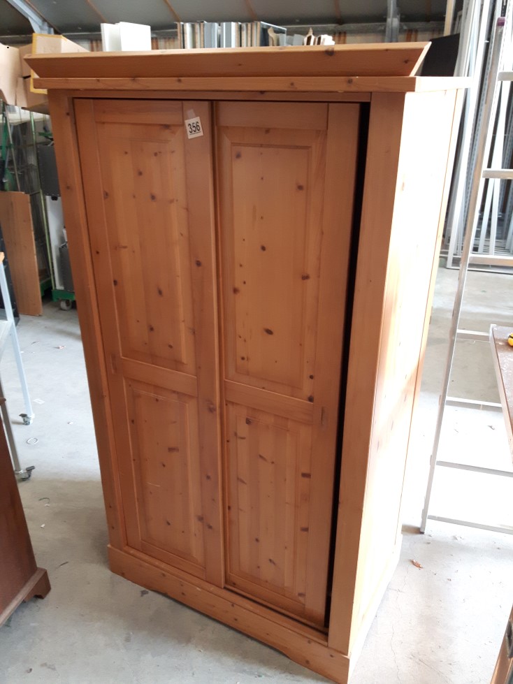 Degelijke Kast, Hang- En Legkast Met Schuifdeuren, Massief Grenenhout Hoogte 182 Cm Diepte 60 Cm Breedte 97 Cm,name,926394,auction Id,auction Details