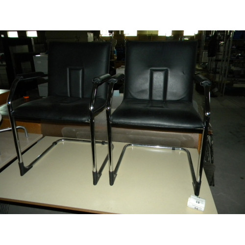 Moderne stoelen, 2 stuks, gebruikerssporen 