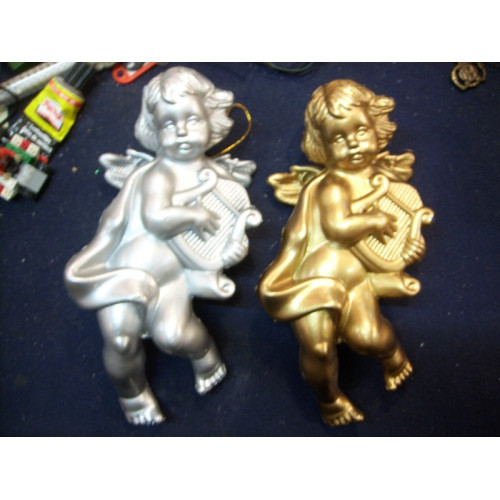 Engel in plastiek 26 cm  2 stuks = 1x zilverkleurig en 1x goud kleurig