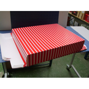 Cadeau doos rood/wit 19x16x3,5, 8 stuks