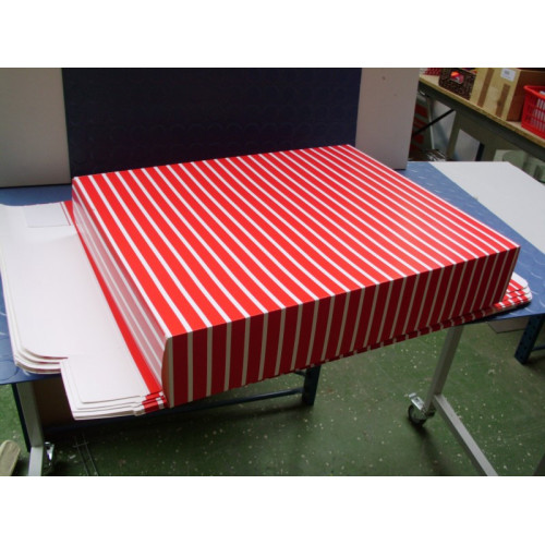 Cadeau doos rood/wit 19x16x3,5, 8 stuks