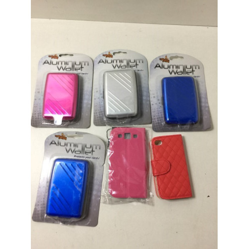 4xAluminium wallet, verschillende kleuren, merk spaceflight. 2x telefoonhoesjes.