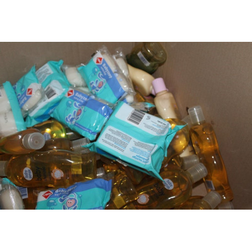 Divers baby spul ca 40 items met o.a shampoo